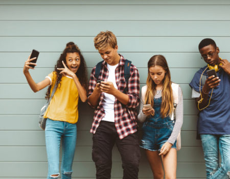 teenagers-on-phones